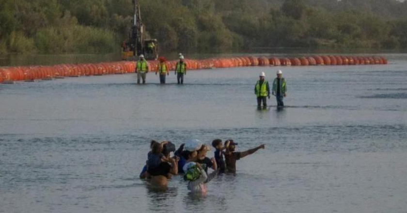 US court will reconsider forcing Texas to remove Rio Grande migrant barrier