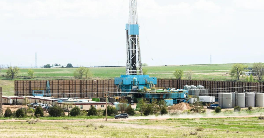 Colorado Democrats push for ban on new oil and gas drilling in Colorado