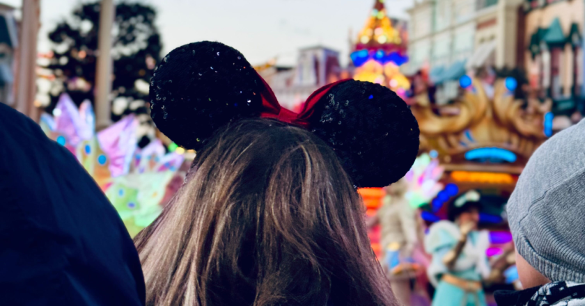 Survey: Nearly 50% of parents with young children take on debt for Disney trip